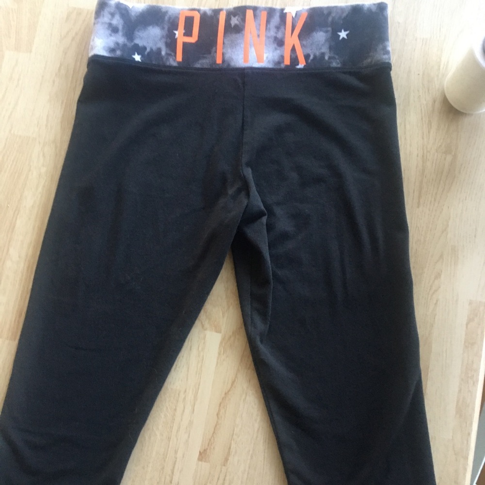 Pink by Victorias Secret SF Giants Yoga Pants style is capri